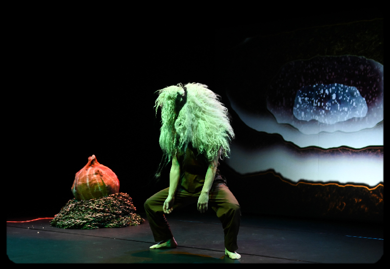 Doula Terra — création lumière, vidéo et scénographie immersive pour le théâtre jeune public par Sébastien Sidaner