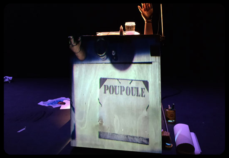 Poupoule — création lumière et vidéo par Sébastien Sidaner, image principale de théâtre visuel et dessin live.