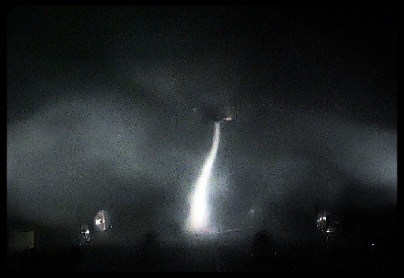 Création low-tech lumière et vidéo de Sébastien Sidaner pour la scène.